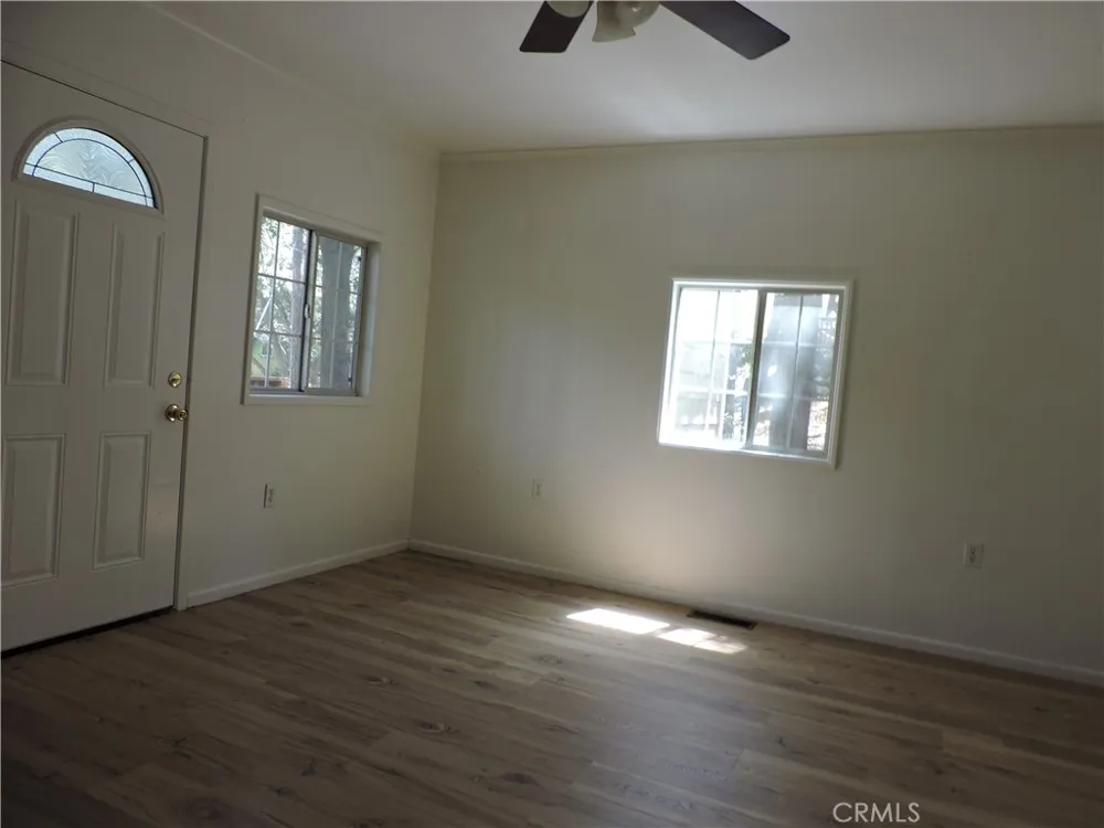 657 Knoll Crestline, CA 92325
