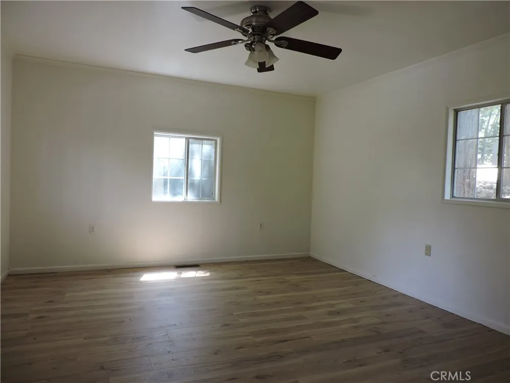 657 Knoll Crestline, CA 92325