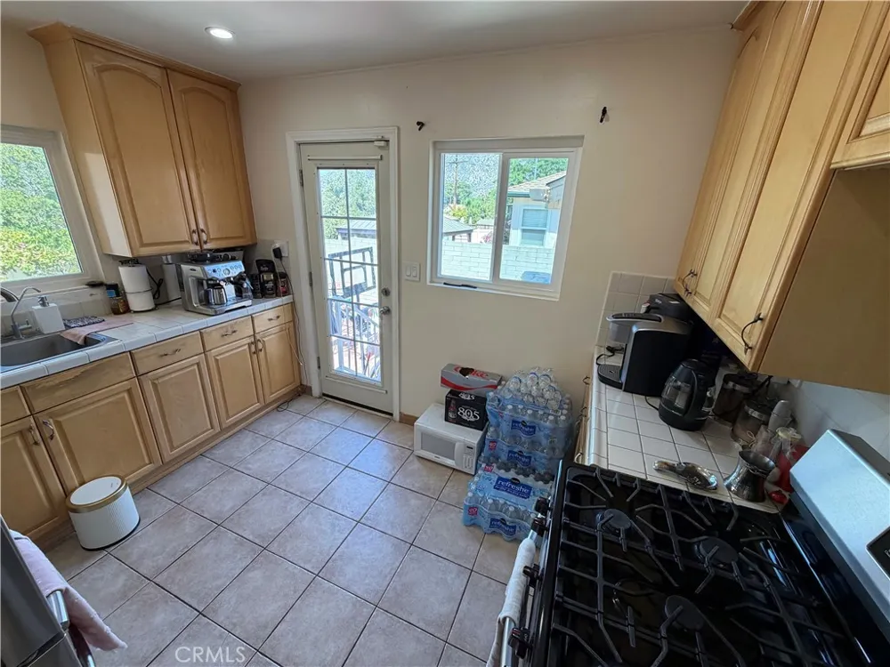 10619 Mcclemont Tujunga, CA 91042