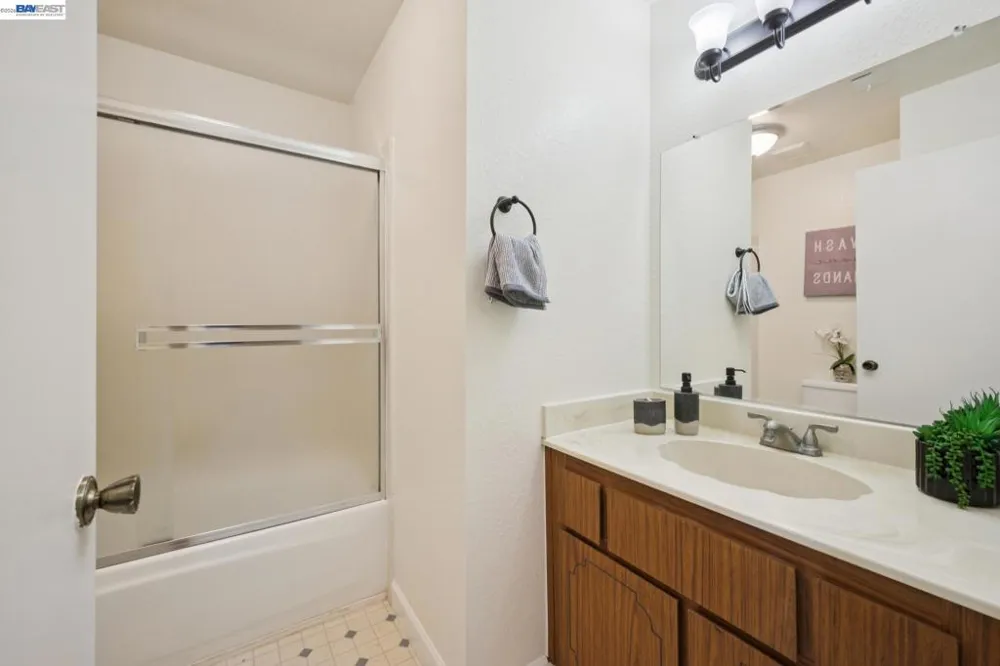 728 Saint Michael Cir Pleasanton, CA 94566