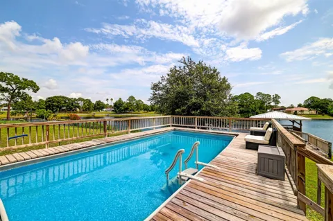 844 LAKE BETTY DRIVE
