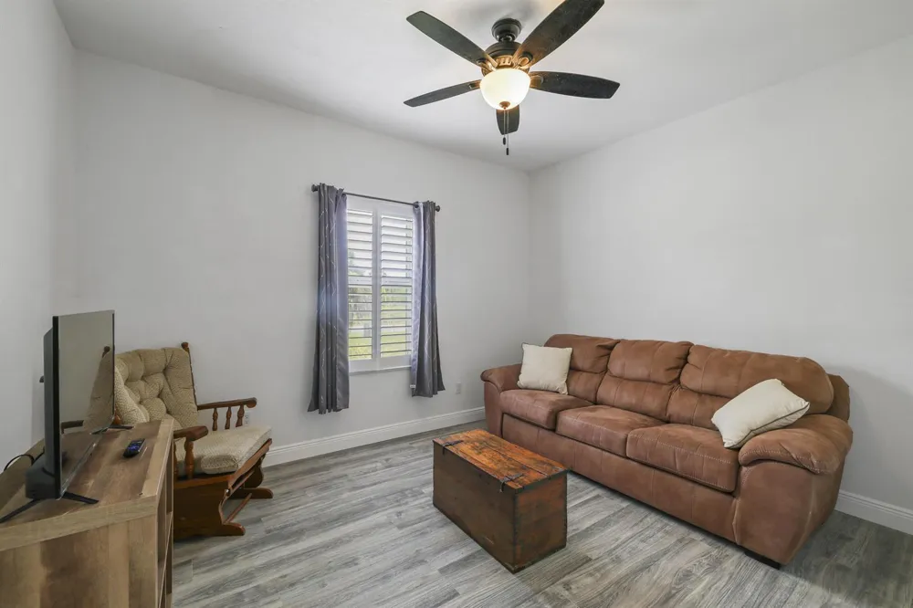 844 LAKE BETTY DRIVE Lake Placid, FL 33852