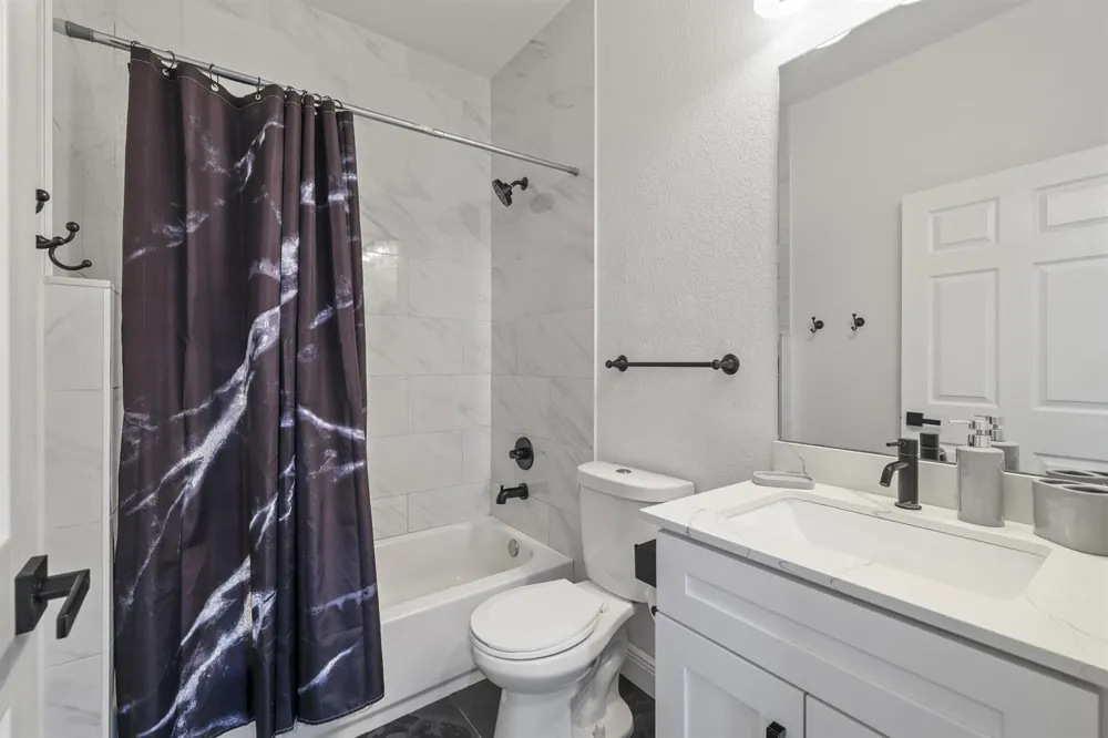 844 LAKE BETTY DRIVE Lake Placid, FL 33852