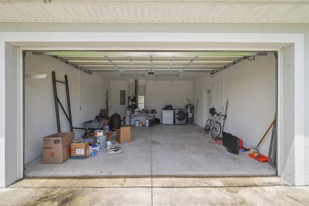 844 LAKE BETTY DRIVE Lake Placid, FL 33852