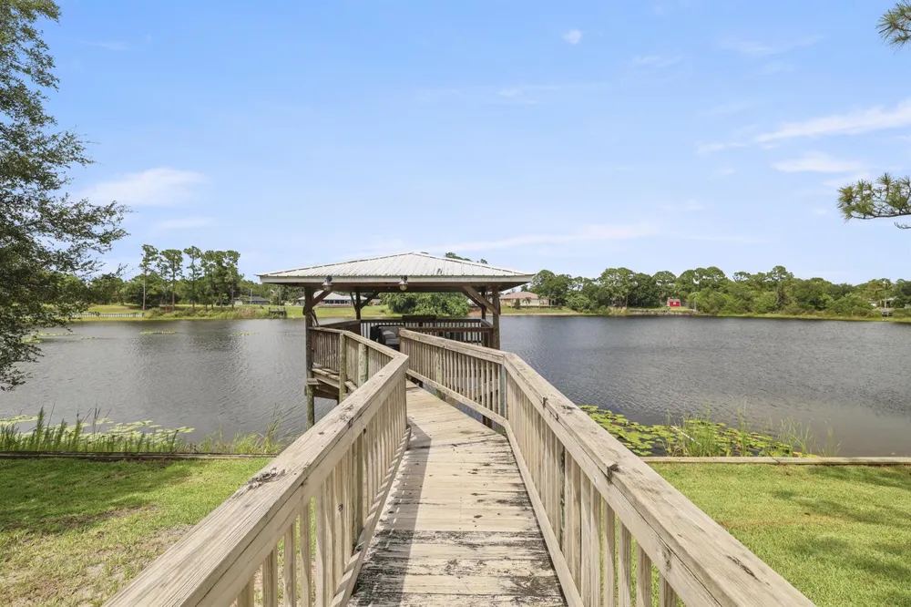 844 LAKE BETTY DRIVE Lake Placid, FL 33852