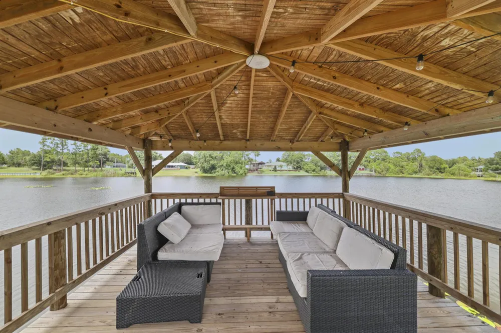 844 LAKE BETTY DRIVE Lake Placid, FL 33852