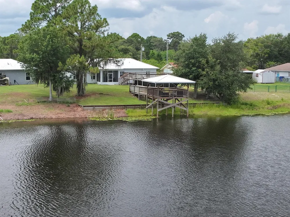 844 LAKE BETTY DRIVE Lake Placid, FL 33852