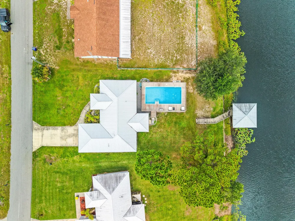 844 LAKE BETTY DRIVE Lake Placid, FL 33852