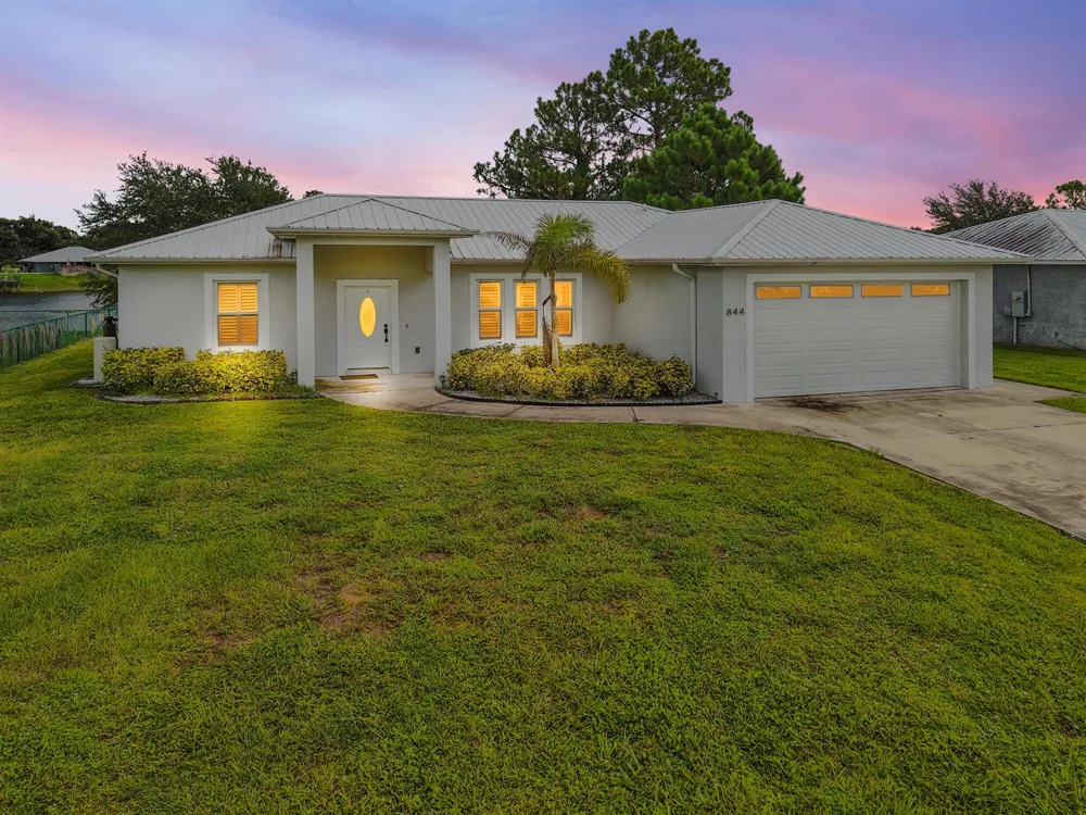 844 LAKE BETTY DRIVE Lake Placid, FL 33852
