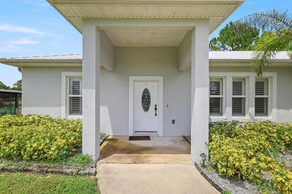 844 LAKE BETTY DRIVE Lake Placid, FL 33852