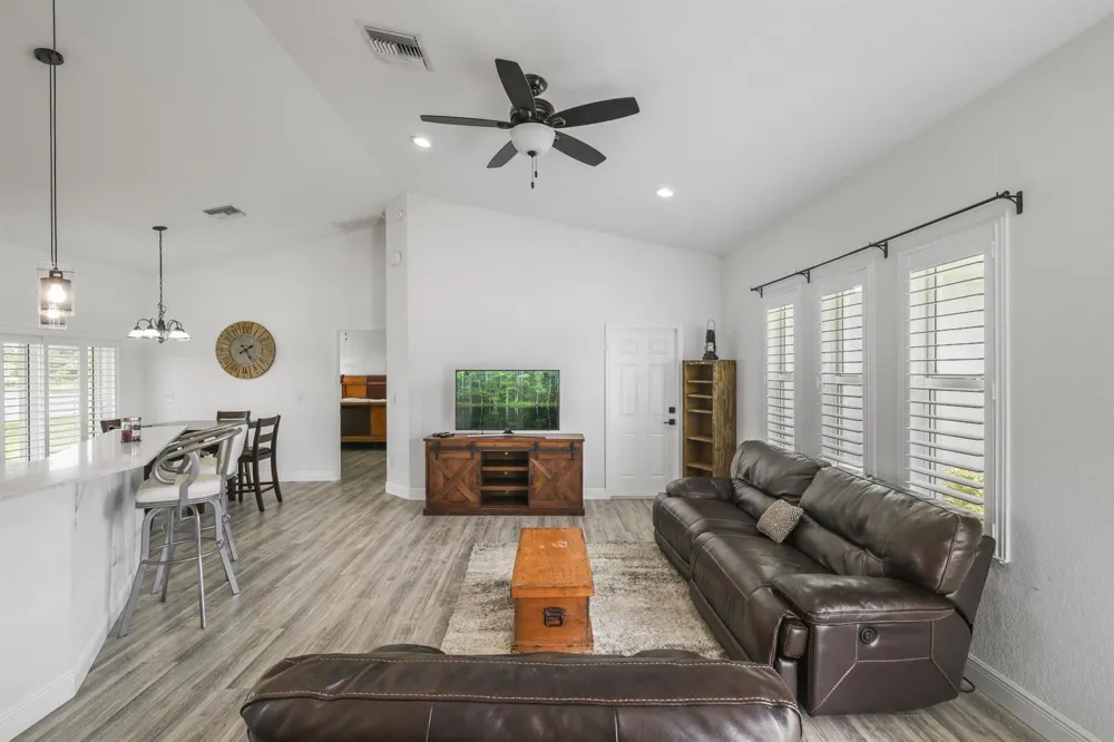 844 LAKE BETTY DRIVE Lake Placid, FL 33852