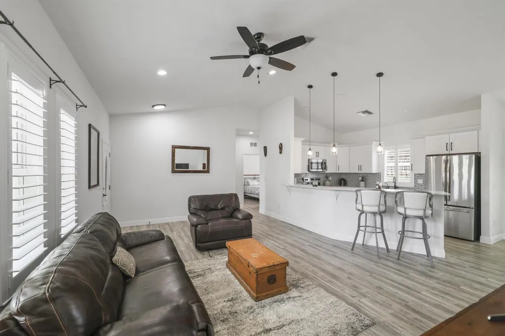 844 LAKE BETTY DRIVE Lake Placid, FL 33852