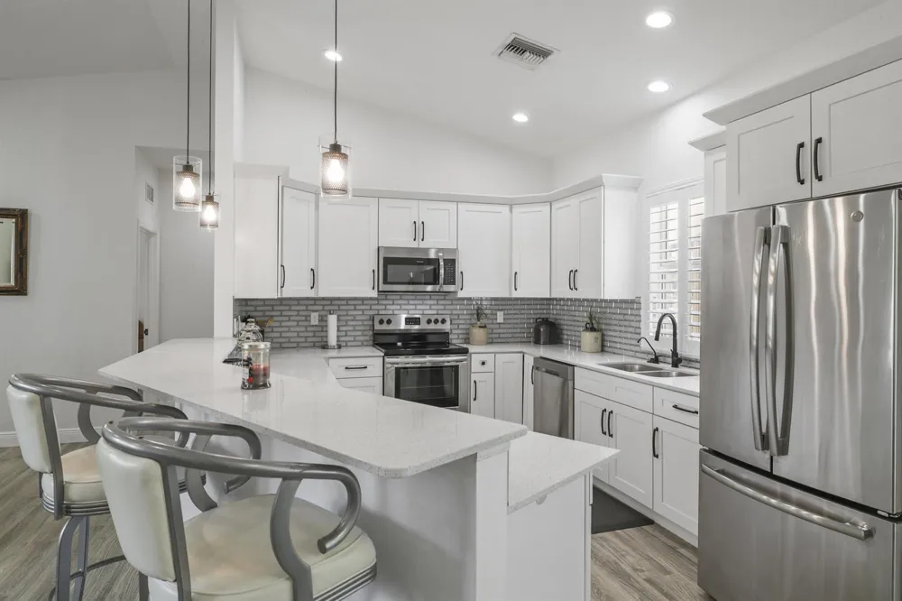 844 LAKE BETTY DRIVE Lake Placid, FL 33852