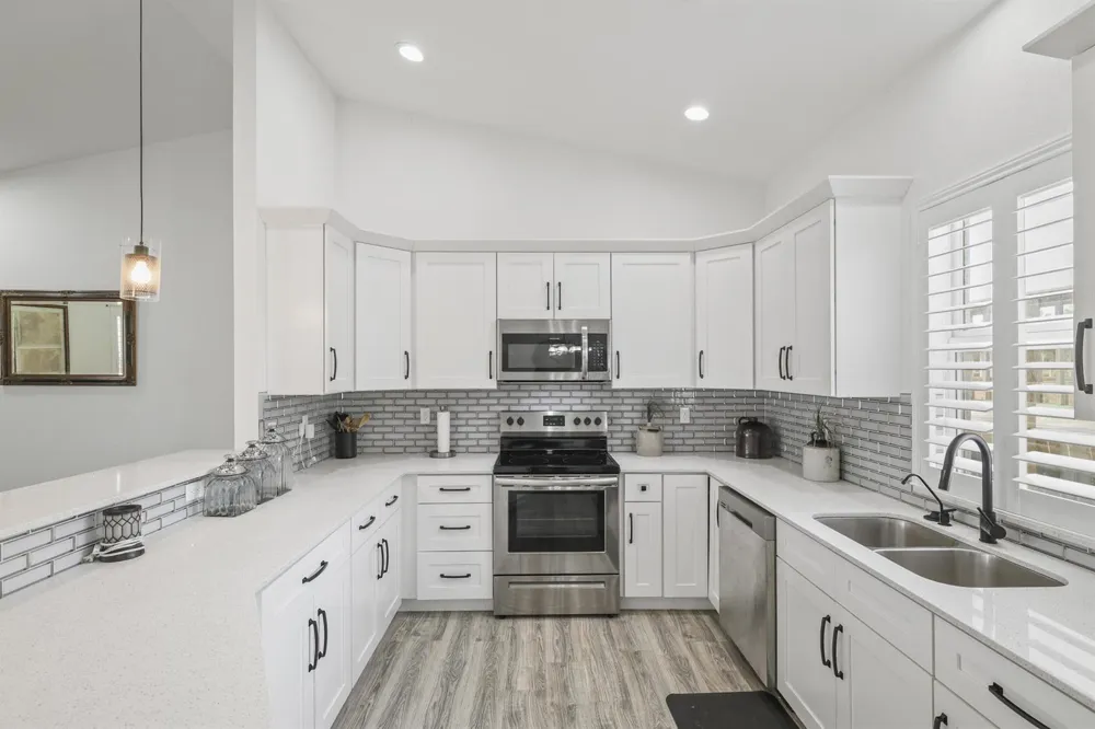844 LAKE BETTY DRIVE Lake Placid, FL 33852