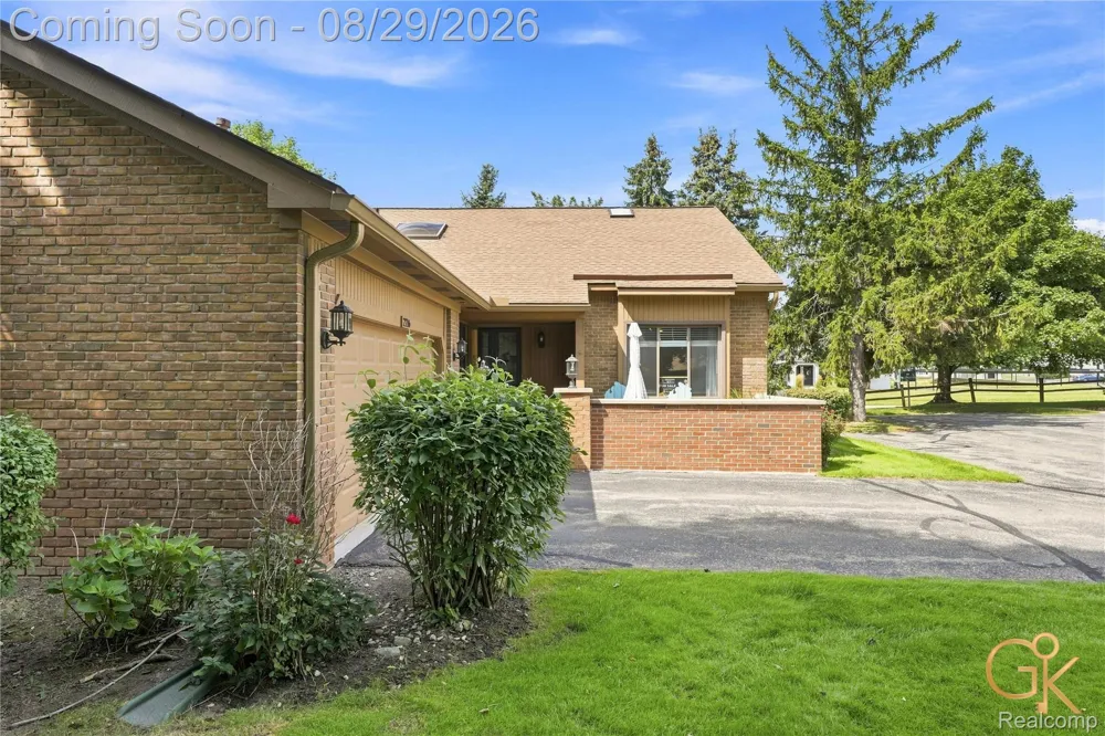 2216 London Bridge Drive Rochester Hills City, MI 48307
