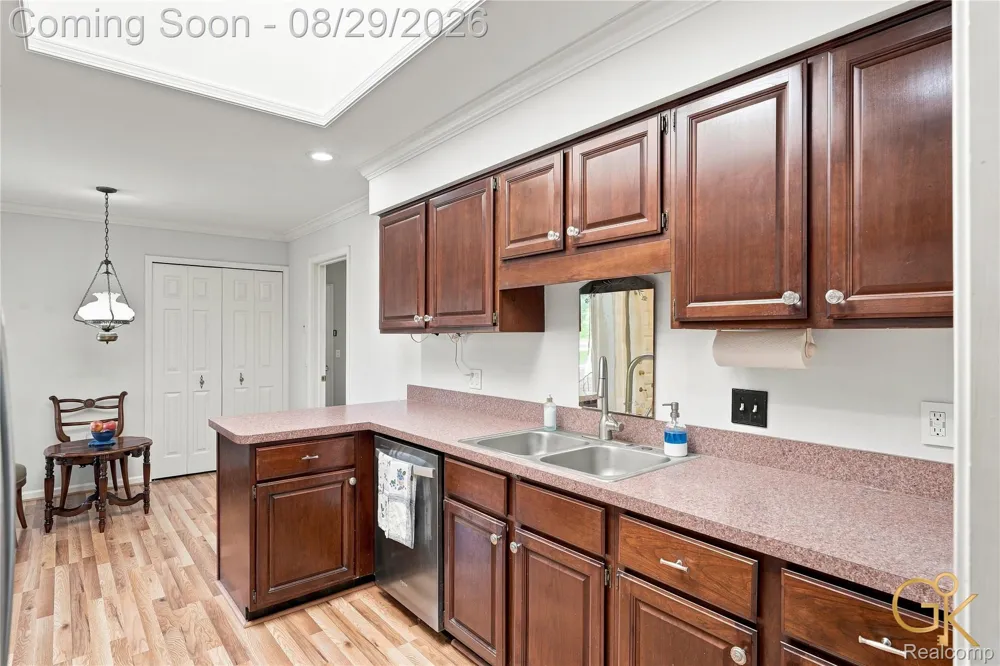 2216 London Bridge Drive Rochester Hills City, MI 48307