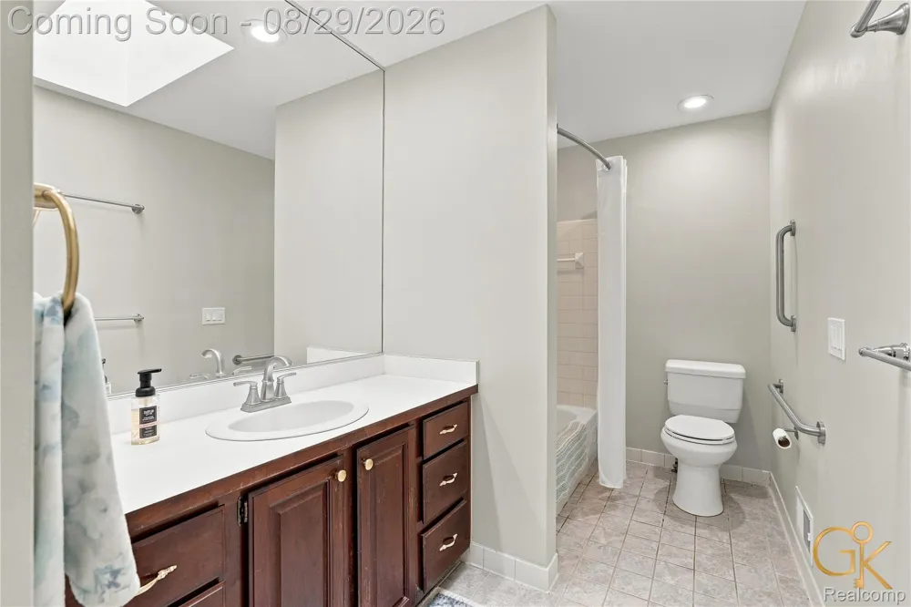 2216 London Bridge Drive Rochester Hills City, MI 48307