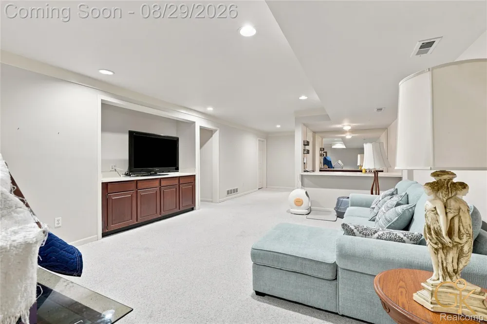 2216 London Bridge Drive Rochester Hills City, MI 48307