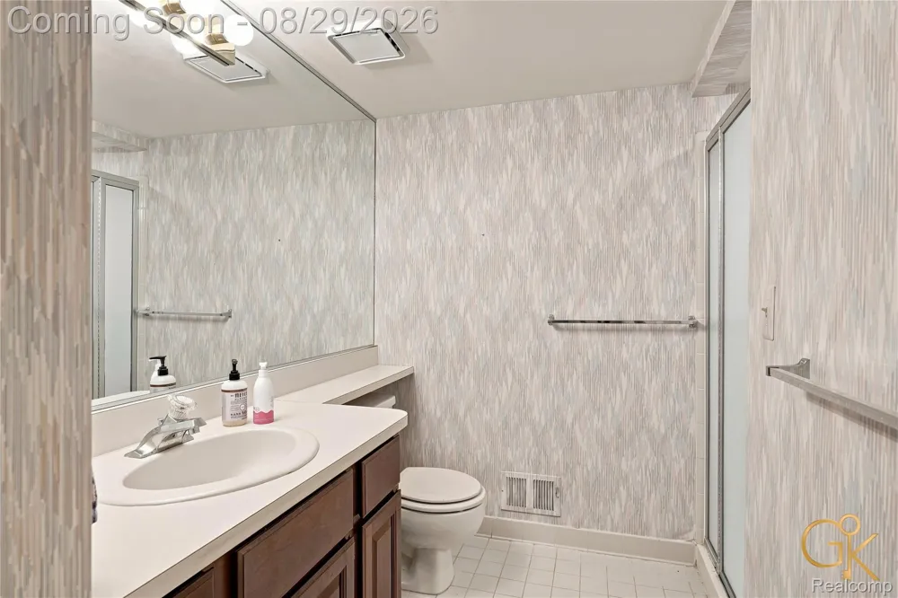 2216 London Bridge Drive Rochester Hills City, MI 48307