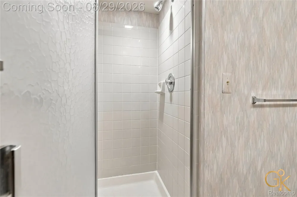 2216 London Bridge Drive Rochester Hills City, MI 48307