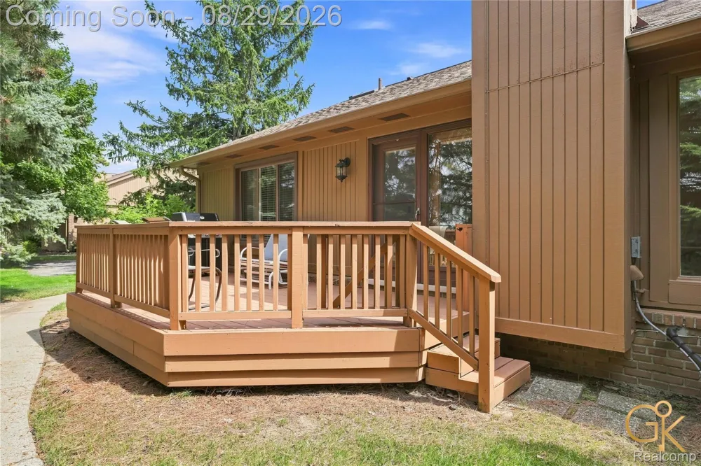 2216 London Bridge Drive Rochester Hills City, MI 48307