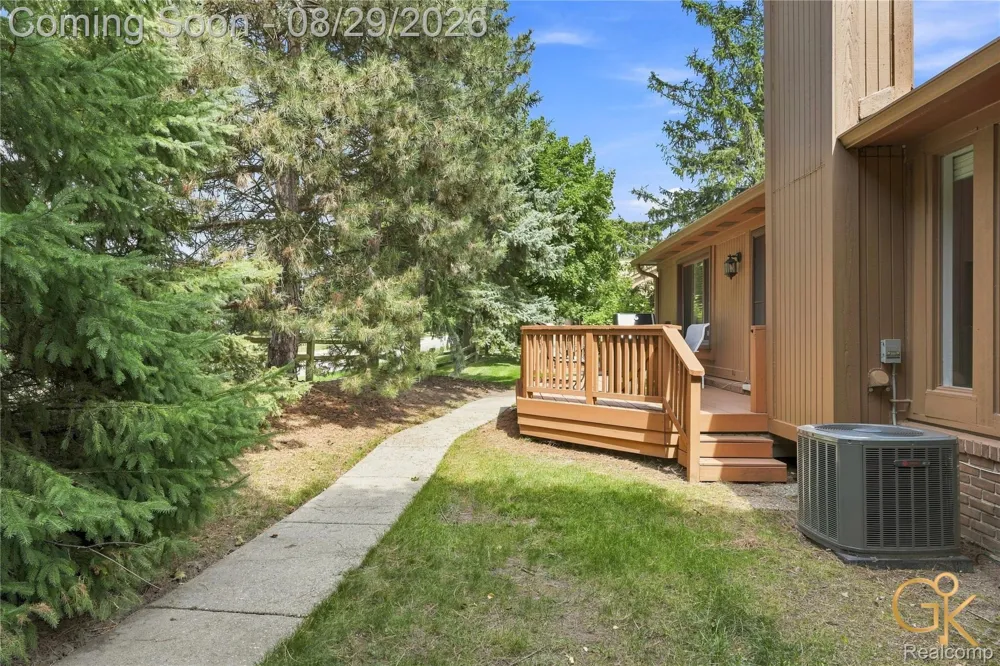 2216 London Bridge Drive Rochester Hills City, MI 48307