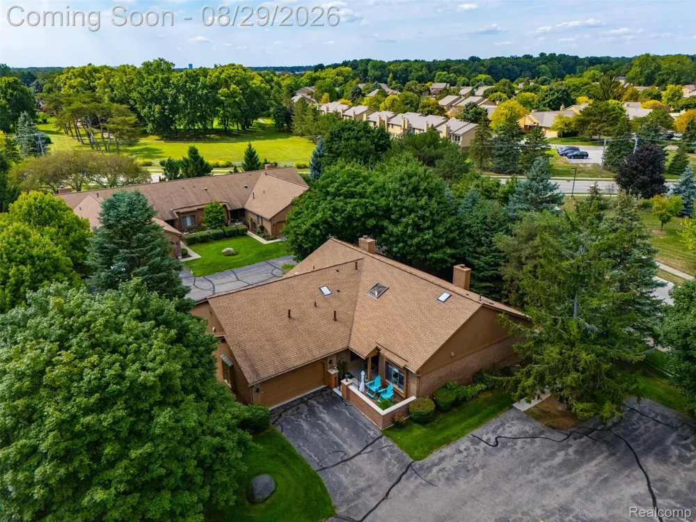 2216 London Bridge Drive Rochester Hills City, MI 48307