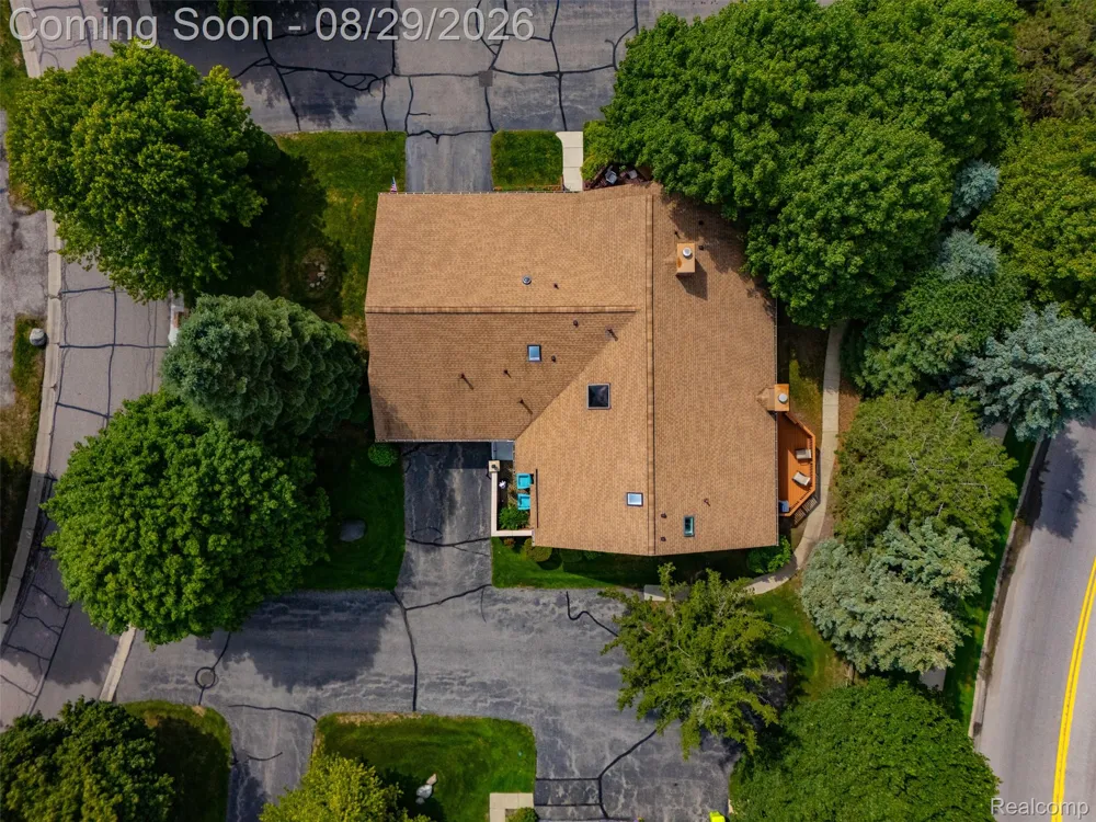 2216 London Bridge Drive Rochester Hills City, MI 48307
