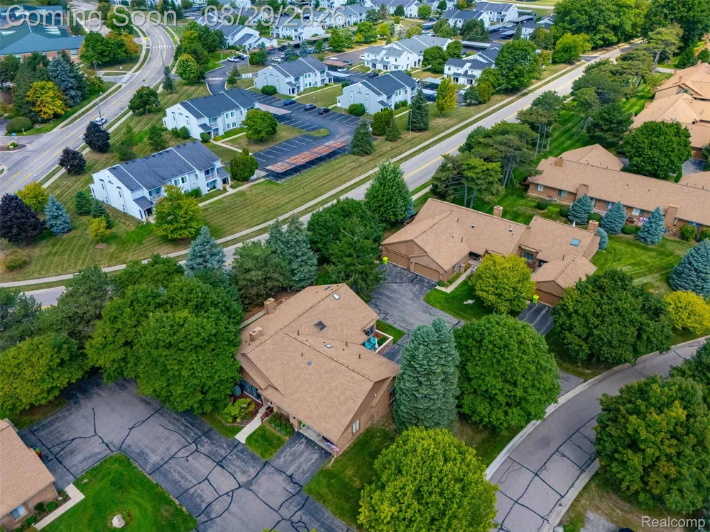 2216 London Bridge Drive Rochester Hills City, MI 48307