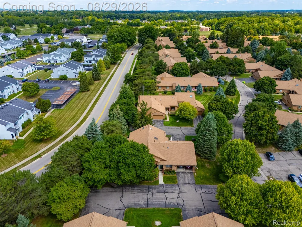 2216 London Bridge Drive Rochester Hills City, MI 48307