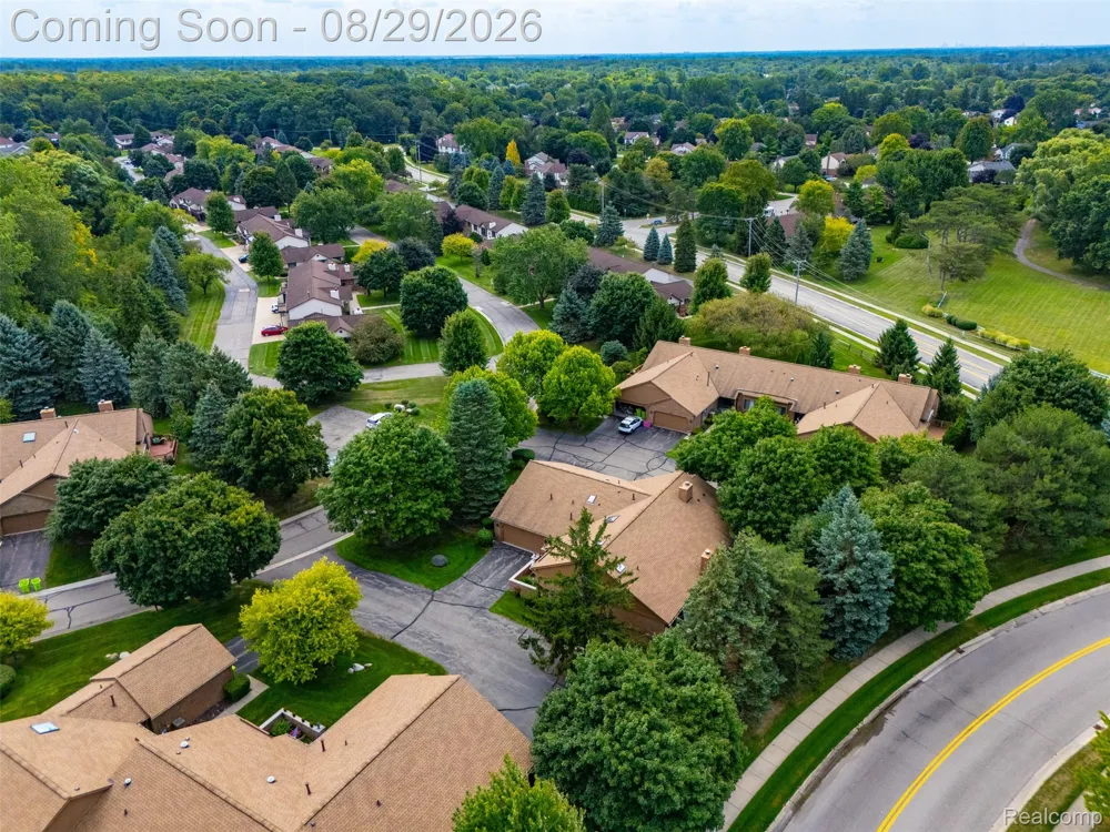 2216 London Bridge Drive Rochester Hills City, MI 48307
