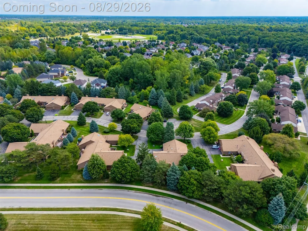2216 London Bridge Drive Rochester Hills City, MI 48307