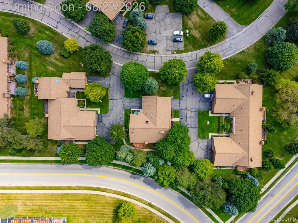 2216 London Bridge Drive Rochester Hills City, MI 48307