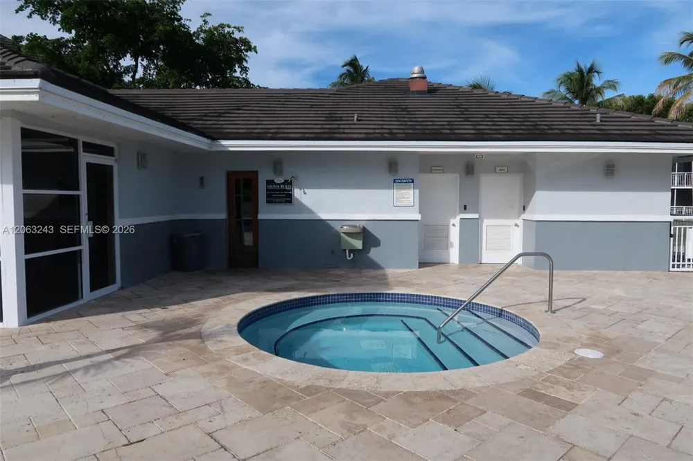 8520 SW 212th St #305 Cutler Bay, FL 33189