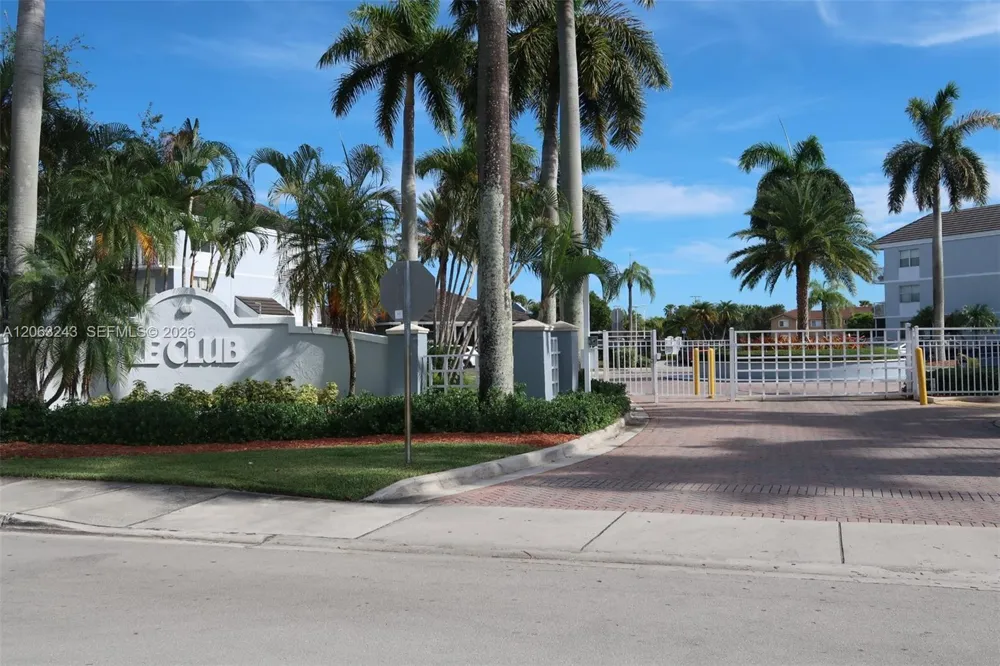 8520 SW 212th St #305 Cutler Bay, FL 33189