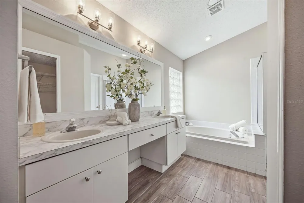 416 CYPRESS VIEW DRIVE Oldsmar, FL 34677