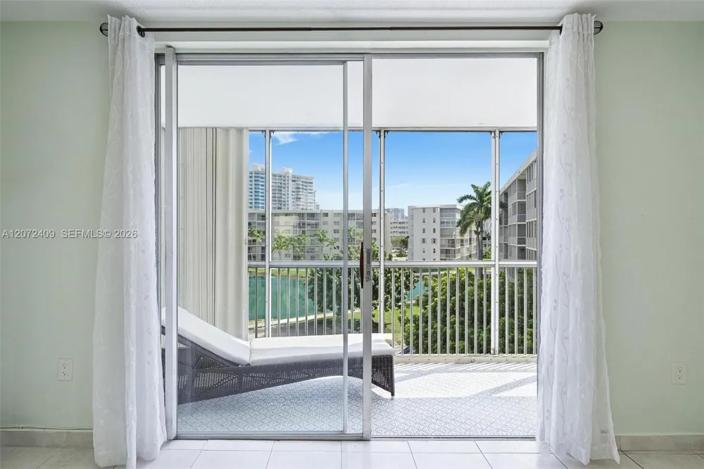 2903 Point East Dr #K414 Aventura, FL 33160