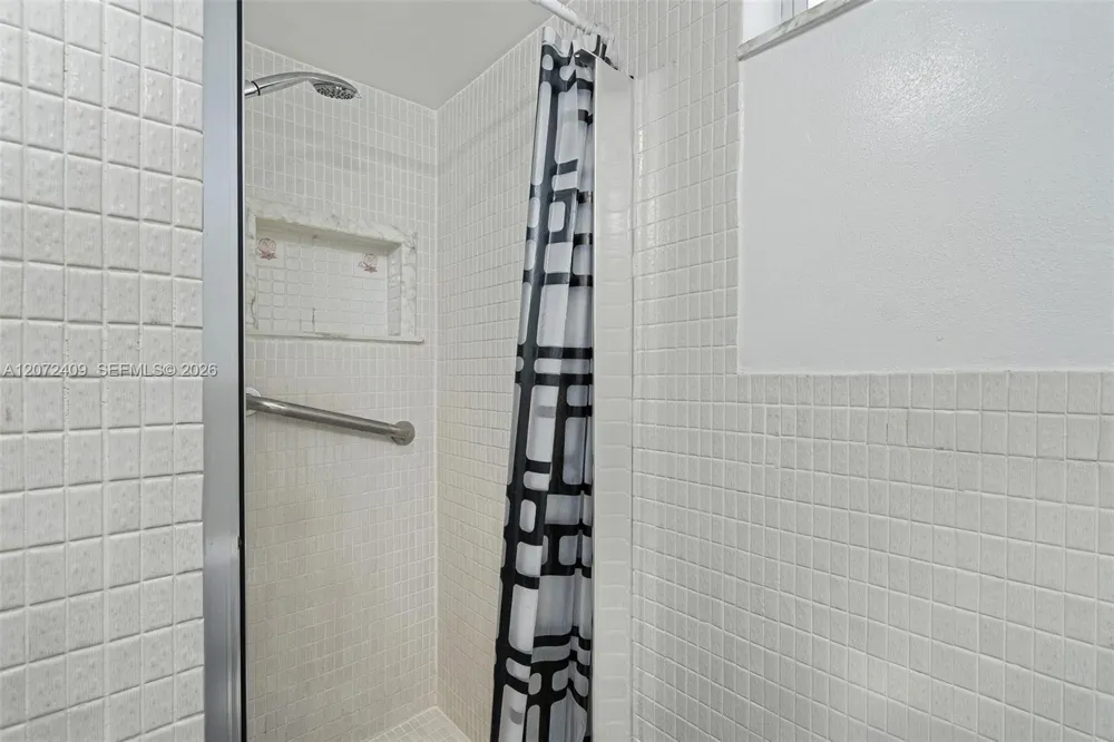 2903 Point East Dr #K414 Aventura, FL 33160