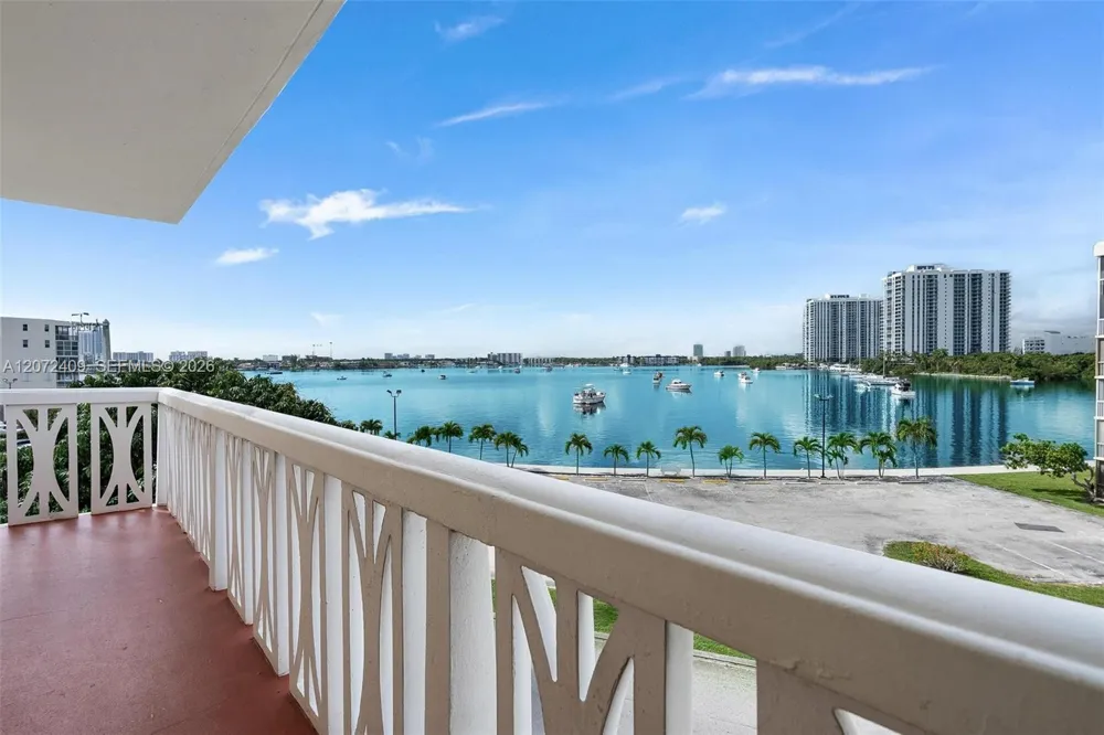 2903 Point East Dr #K414 Aventura, FL 33160