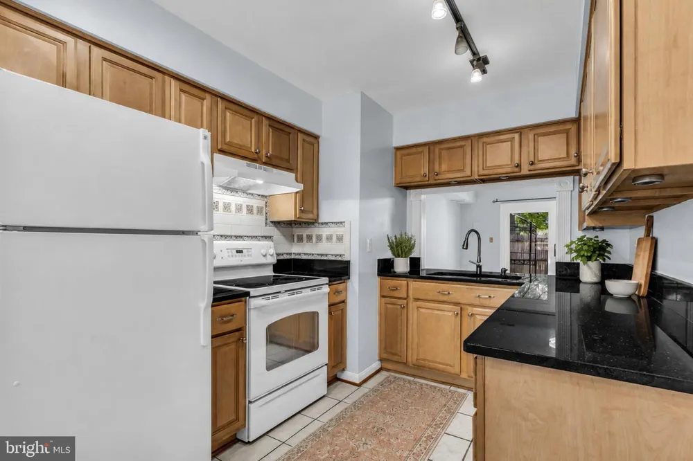8105 KINGSWAY COURT #259 Springfield, VA 22152