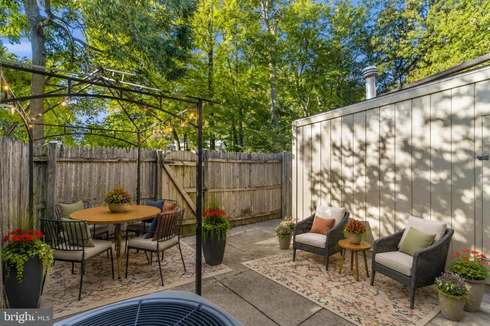 8105 KINGSWAY COURT #259 Springfield, VA 22152