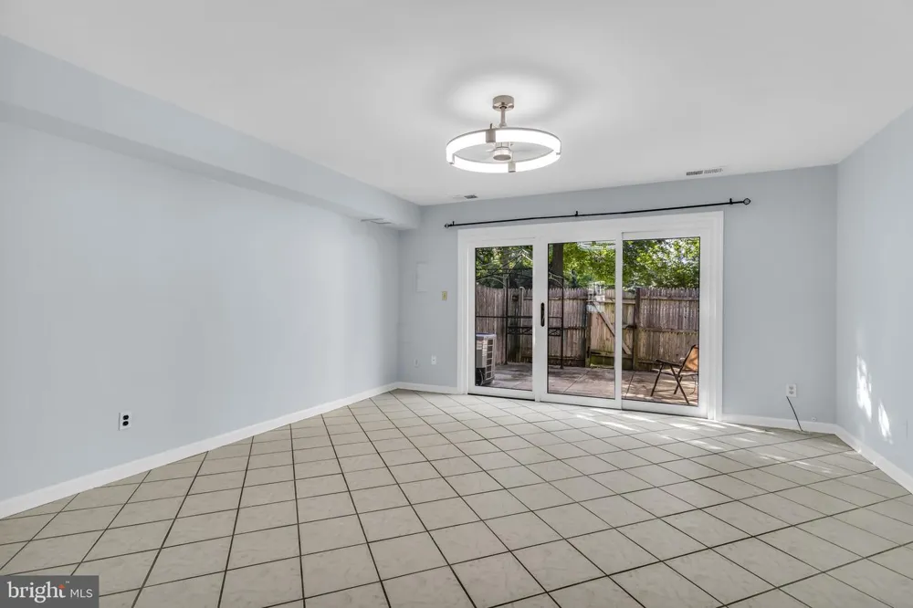 8105 KINGSWAY COURT #259 Springfield, VA 22152