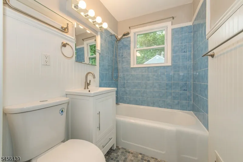 66 E Shore Rd Jefferson, NJ 07849