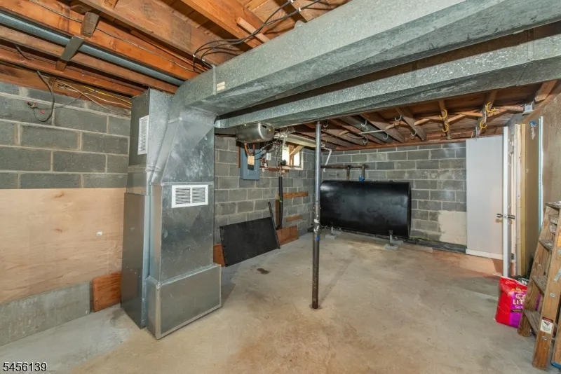 66 E Shore Rd Jefferson, NJ 07849