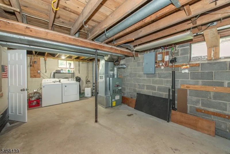 66 E Shore Rd Jefferson, NJ 07849