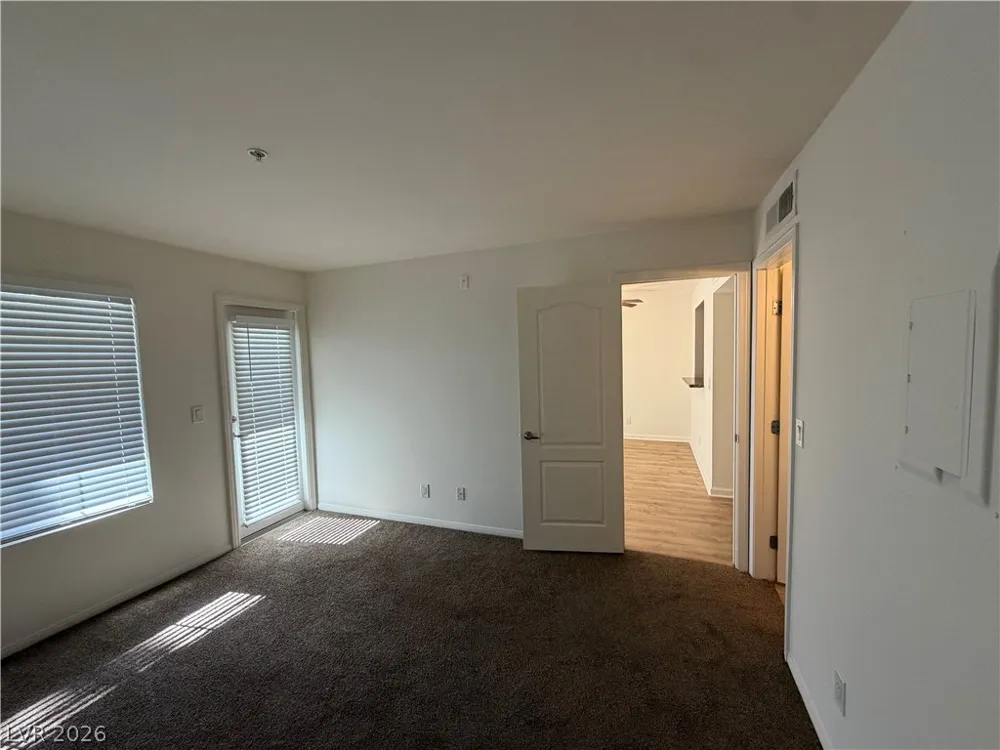 2130 Sealion Drive #103 Las Vegas, NV 89128