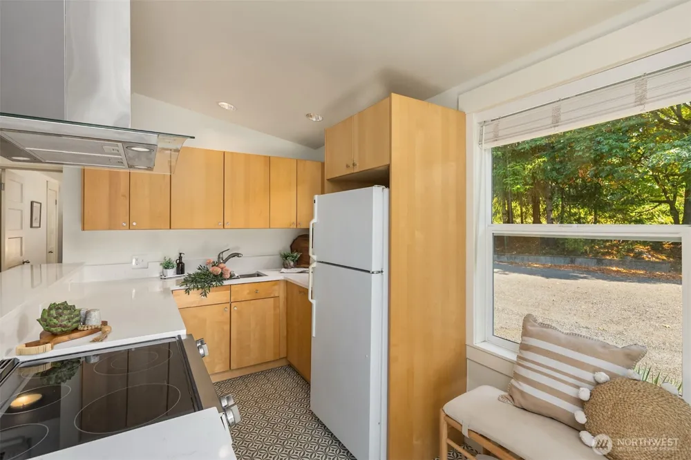 1574 NE Park View Dr #10 Bainbridge Island, WA 98110
