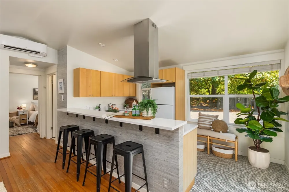 1574 NE Park View Dr #10 Bainbridge Island, WA 98110