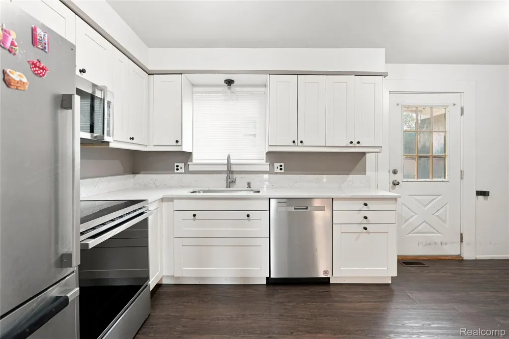 33011 Crestwell Drive Sterling Heights City, MI 48310
