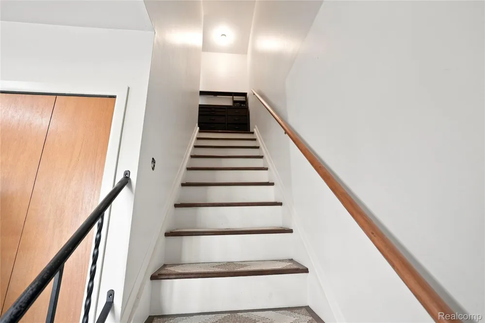 33011 Crestwell Drive Sterling Heights City, MI 48310